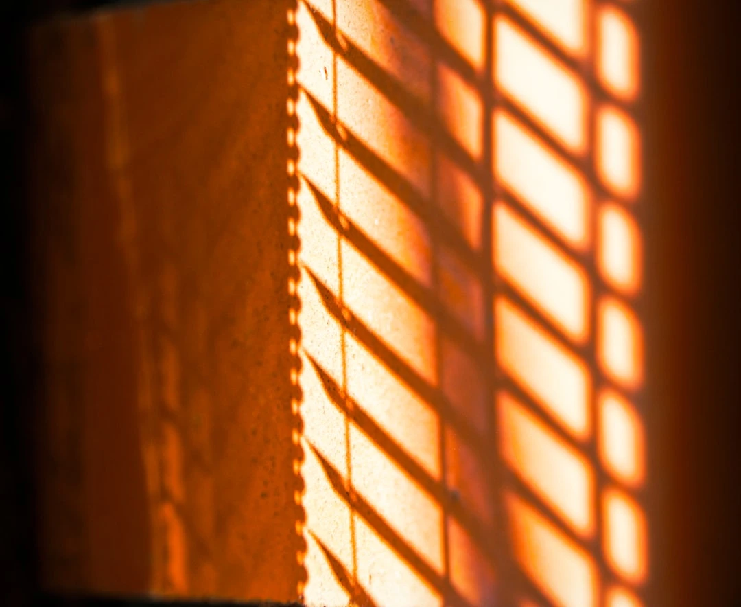 Một người nghỉ ngơi bằng mindfulness trong văn phòng Việt Nam