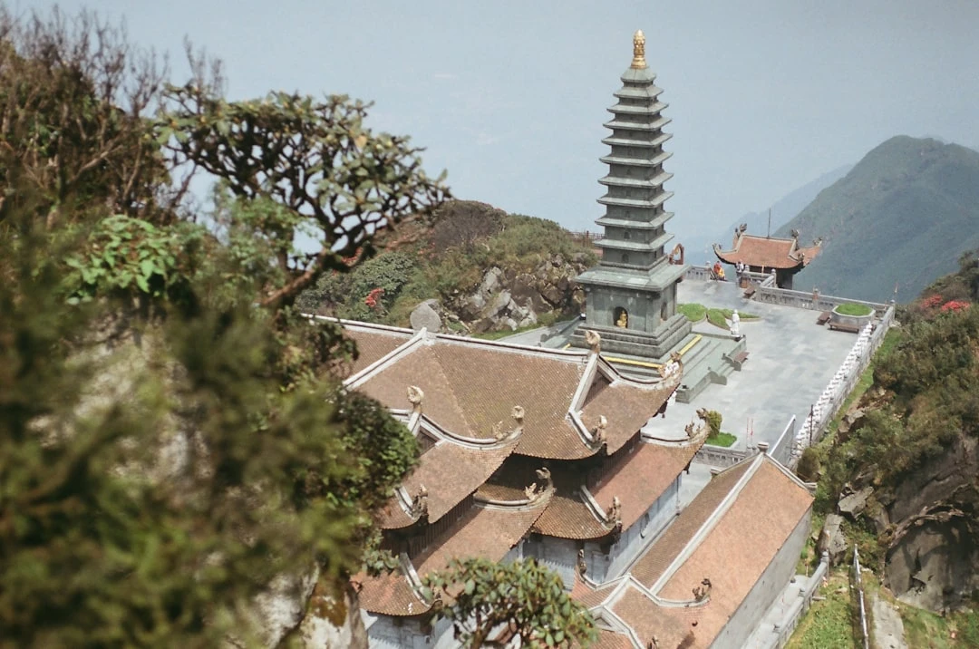 Thực hành thiền 963 trong chùa